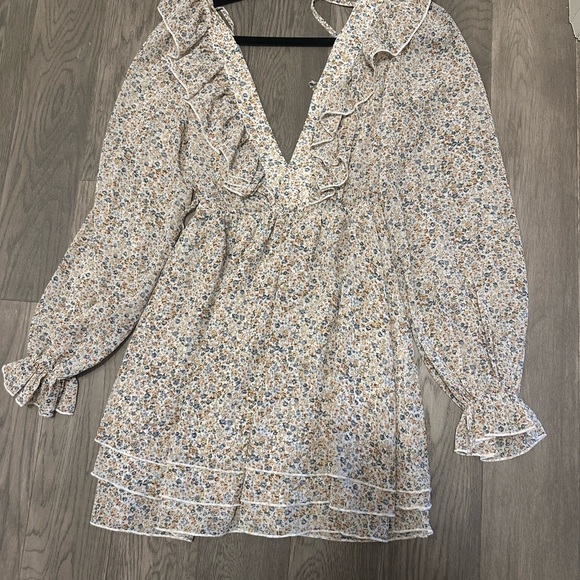 Pretty Little Thing Multi Ditsy Floral Chiffon Tie Back Detail Shift Dress - Picture 2 of 6